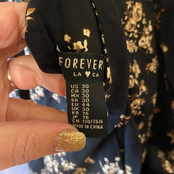 Forever 21 wide leg bibbed romper pants with suspenders - Picture 5 of 6